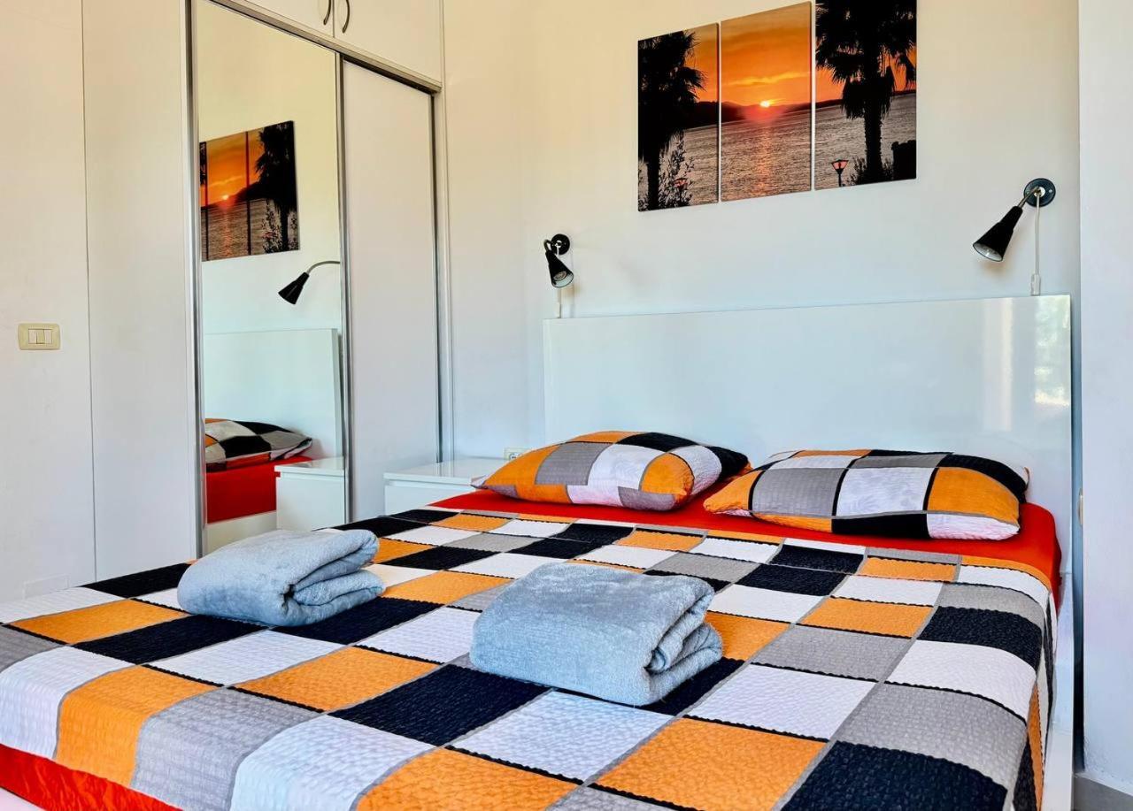 Orange Corner Apartment Sarande Exterior photo